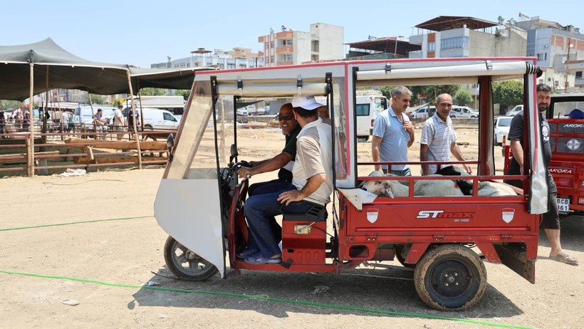 Kurbanlık fiyatları yüzde 40 düştü: Zararına satıyorum! - Resim : 1