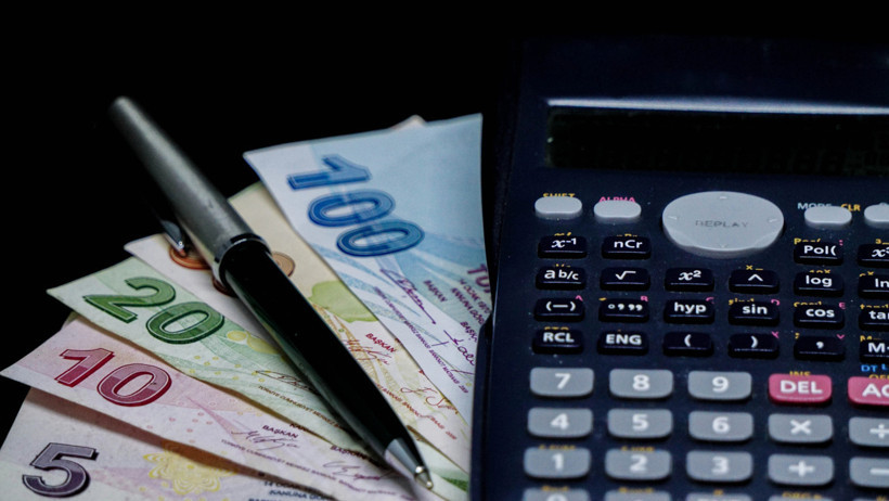 Mahfi Eğilmez'den 'finansal özgürlük' yazısı: Hangisi doğru yapıyor?
