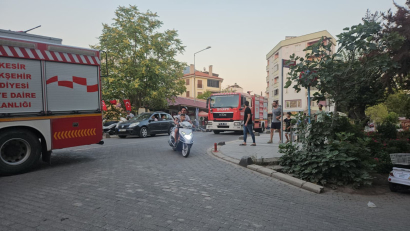 Son depremler: Balıkesir'de 6.1 büyüklüğünde deprem, enkaz altında kalanlar var - Resim : 10