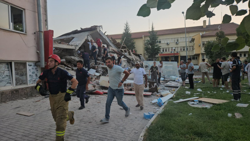 Son depremler: Balıkesir'de 6.1 büyüklüğünde deprem, enkaz altında kalanlar var - Resim : 9
