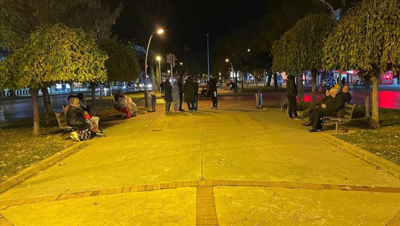 Düzce'nin Gölyaka ilçesinde 5,9 büyüklüğünde deprem - Resim : 1