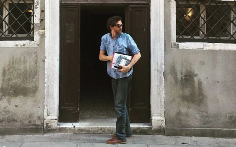 Netflix dizisi ‘Emily in Paris’in çekimlerinde trajedi! Yönetmen yardımcısı hayatını kaybetti - Resim : 1