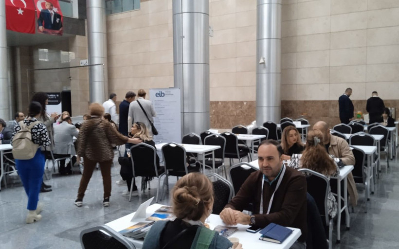 Avrupa’daki milyonlarca kişi Türk gelinlikleri ile evleniyor