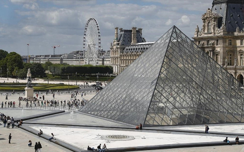 Fransa’dan AB dışı turistler için müze bileti zammı hazırlığı