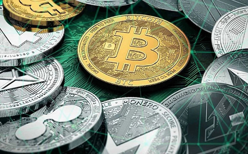 Bitcoin'den tarihi rekor sonrası altcoinler atağa geçti