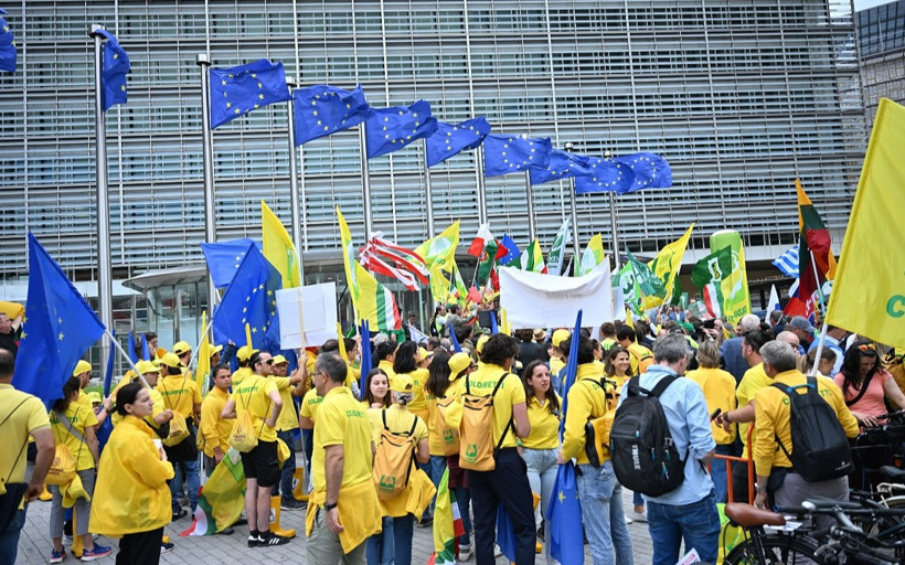Çiftçilerden AB’ye bütçe tepkisi: Brüksel’de protesto düzenlendi