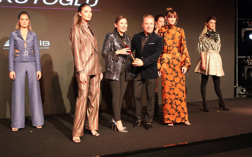 Ünlü modacılar Bursa kumaşlarını tasarladı