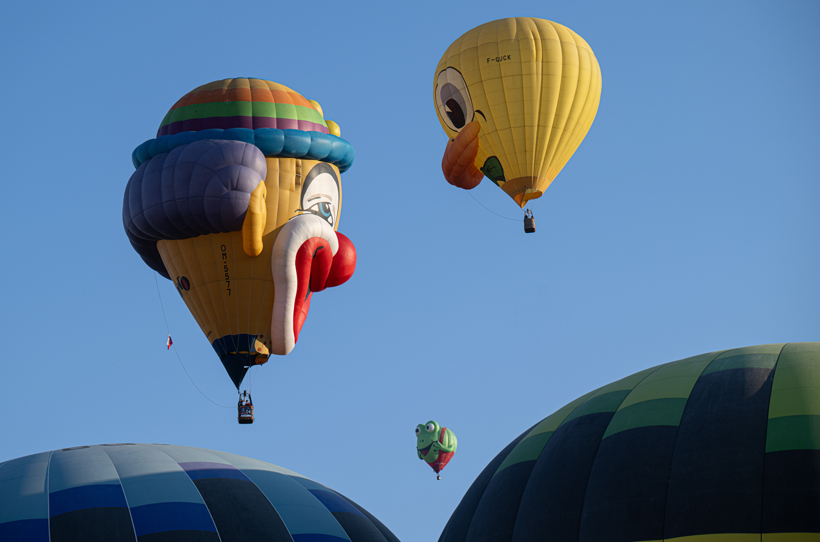 Ürgüp'te gökyüzü rengarenk, figürlü balonlarla doldu - Resim : 1