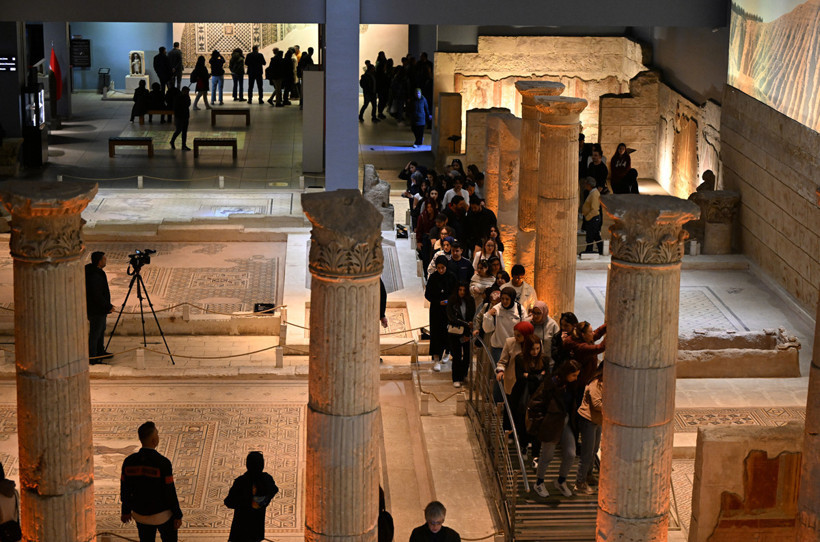 Çingene Kızı dahil pek çok şaheseri barındıran Zeugma Mozaik Müzesi'ne ilgi yoğun - Resim : 1