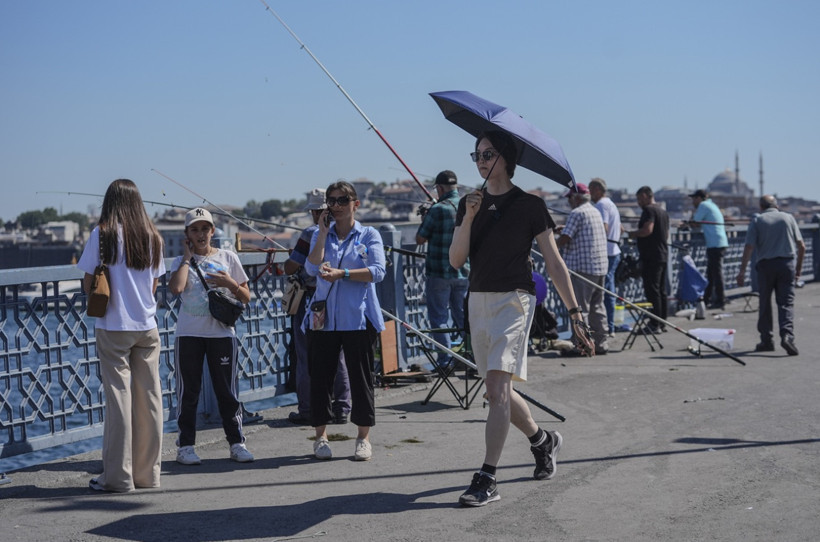 İstanbul kavruluyor! AKOM uyardı: Sıcaklık hafta sonu 37 dereceye çıkacak - Resim : 1