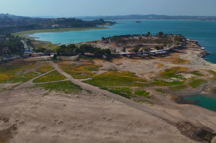 Seyhan Baraj Gölü'nde sular çekildi, 'sevgi yolu' gün yüzüne çıktı - Resim : 3