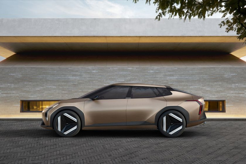 Sedan ve Hatchback bir arada tek arabada! KIA geleceğin elektriklisi 2026 EV4 Concept modelini tanıttı - Resim: 7