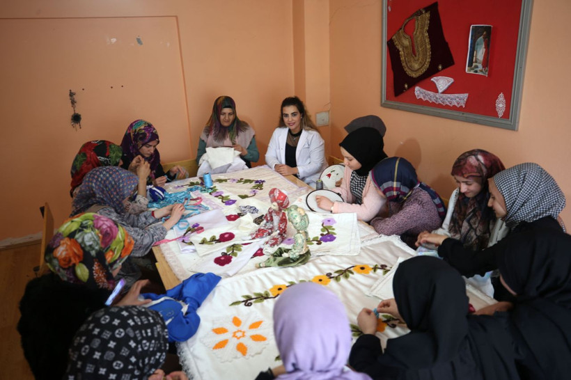 Atıl malzemelerden hediyelik eşya üretiyorlar - Resim: 6