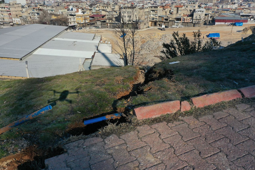 Depremin ardından Gaziantep Şahinbey'de dev çukur - Resim: 7