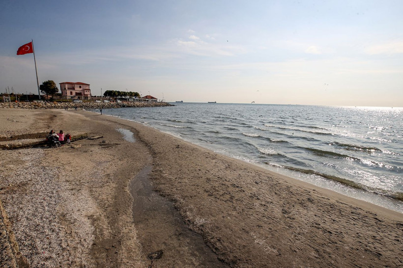 İstanbul'da deniz çekildi; açıklama geldi: 'Sebebi deprem değil' - Resim: 1