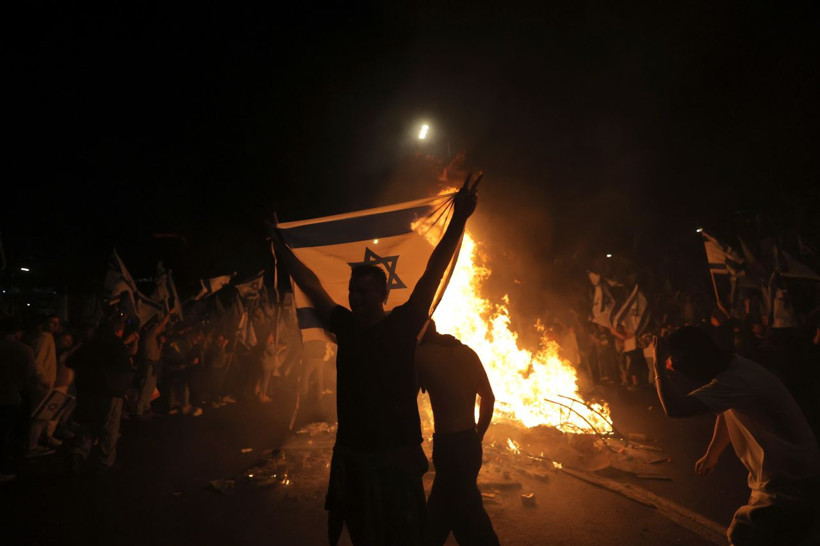 İsrail sokakları alev alev... Netanyahu geri adım attı - Resim: 2