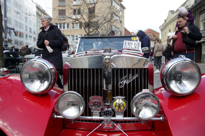 Her dönemin gözbebeği klasik otomobiller - Resim: 15