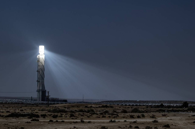 İsrail'de çöle 'Yüzüklerin Efendisi'ni çağrıştıran enerji santrali - Resim: 2