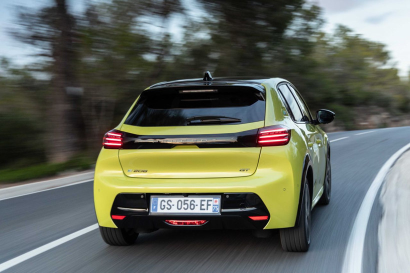 Elektrikli Peugeot 208 satışa sunuldu - Resim: 4