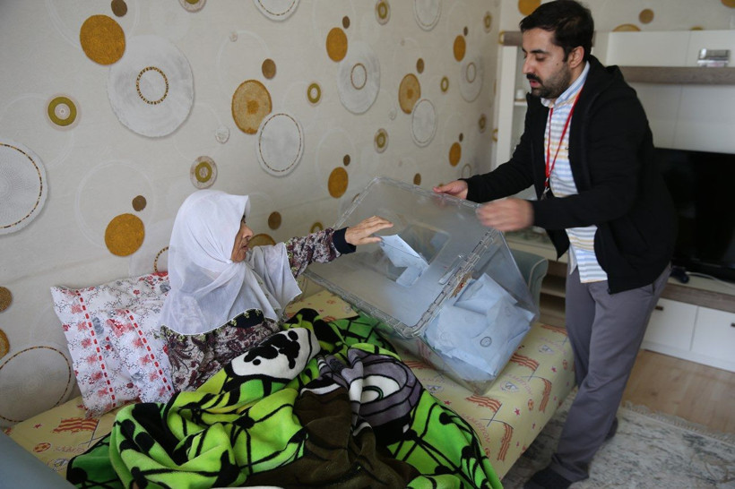 Milyonlar sandıkta... Yurttan seçim manzaraları... - Resim: 16