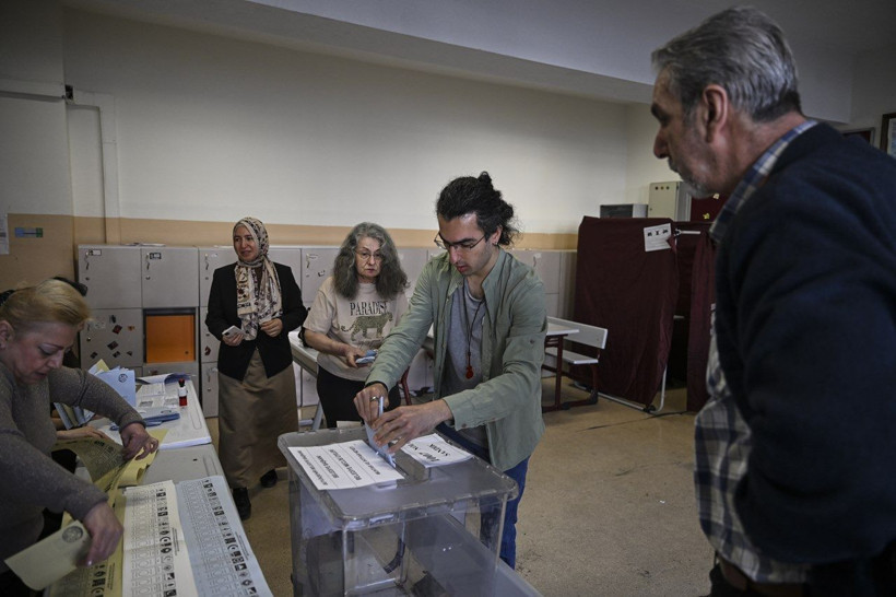 Milyonlar sandıkta... Yurttan seçim manzaraları... - Resim: 10