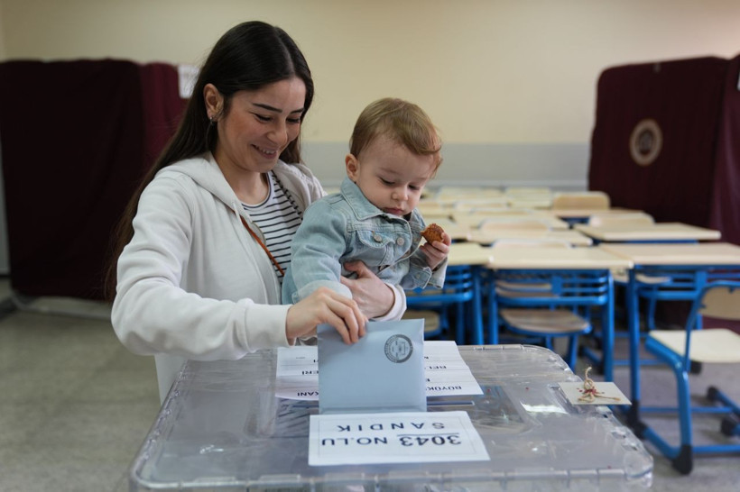 Milyonlar sandıkta... Yurttan seçim manzaraları... - Resim: 14