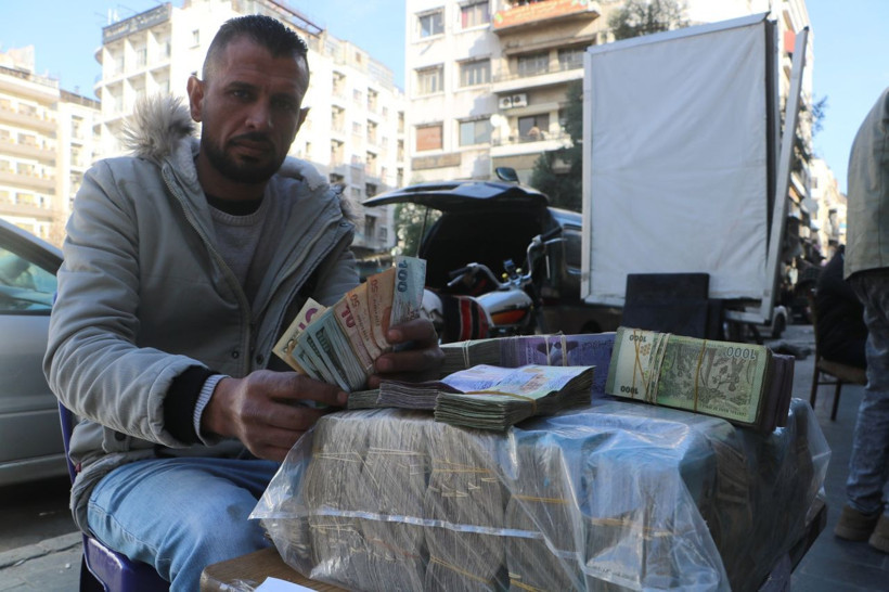 Döviz yasağı kalktı! Suriye'de sarraflar adım başı dolar, TL bozuyor - Resim: 1