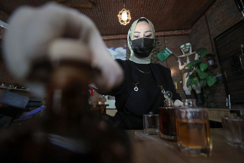 'Seçim kazandıran' Türk parfümcü: Pazarlamacı olarak başladı, şimdi 30 ülkeye ihracat yapan şirketi var - Resim: 3