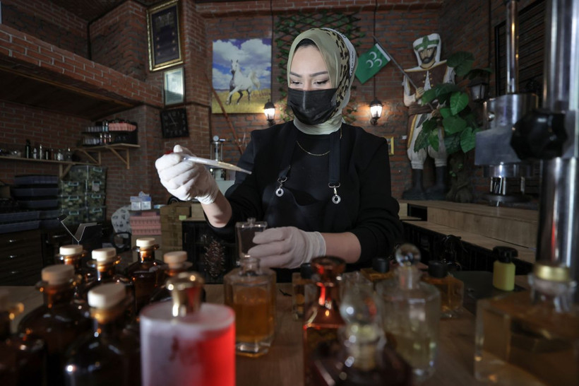 'Seçim kazandıran' Türk parfümcü: Pazarlamacı olarak başladı, şimdi 30 ülkeye ihracat yapan şirketi var - Resim: 4