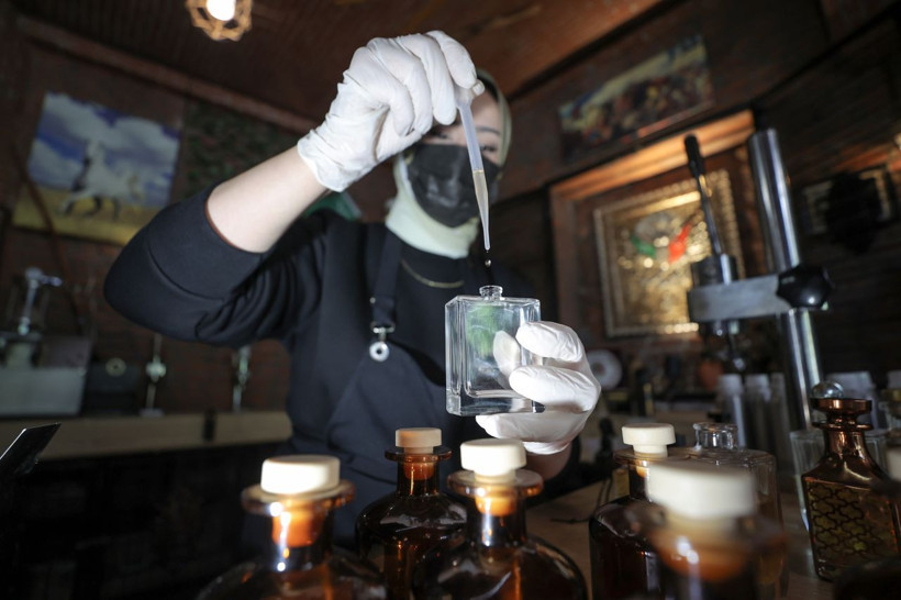 'Seçim kazandıran' Türk parfümcü: Pazarlamacı olarak başladı, şimdi 30 ülkeye ihracat yapan şirketi var - Resim: 5