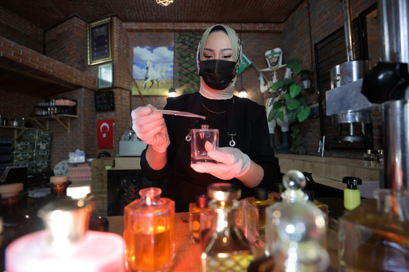 'Seçim kazandıran' Türk parfümcü: Pazarlamacı olarak başladı, şimdi 30 ülkeye ihracat yapan şirketi var - Resim: 6