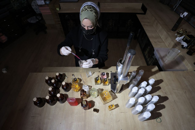 'Seçim kazandıran' Türk parfümcü: Pazarlamacı olarak başladı, şimdi 30 ülkeye ihracat yapan şirketi var - Resim: 8