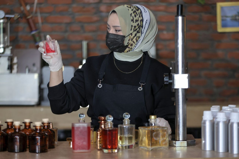 'Seçim kazandıran' Türk parfümcü: Pazarlamacı olarak başladı, şimdi 30 ülkeye ihracat yapan şirketi var - Resim: 12
