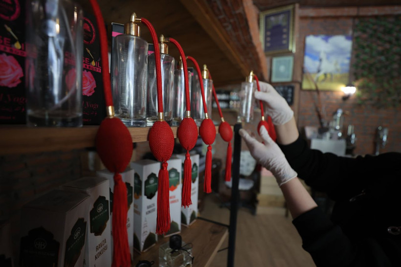 'Seçim kazandıran' Türk parfümcü: Pazarlamacı olarak başladı, şimdi 30 ülkeye ihracat yapan şirketi var - Resim: 15