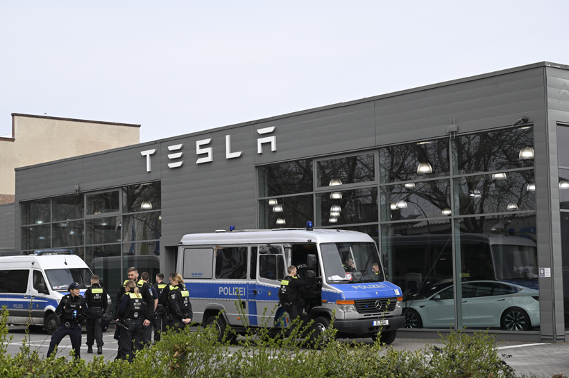 Tesla protestoları dünyanın dört bir yanına yayılıyor! Musk'a 'Mars'a git!' diyenler kim? - Resim: 2