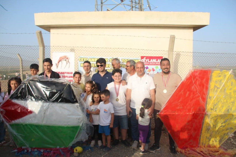 Suriye sınırında gökyüzü şenlendi: Yüzlerce uçurtma havalandı - Resim: 6