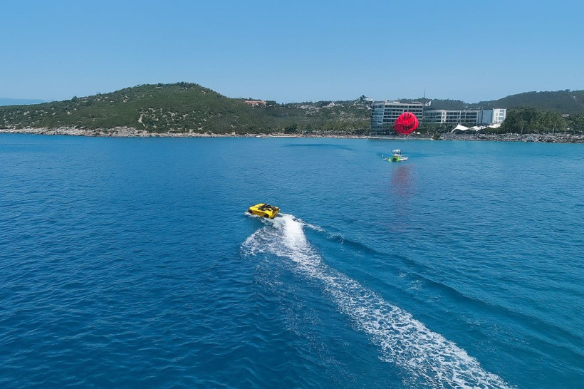Tatil beldelerinde yeni moda: Spor araba şıklığında sürat tekneleri - Resim: 1