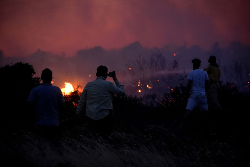 Çeşme’de büyük yangın! Alevler yükseliyor: İzmir-Çeşme Otoyolu trafiğe kapatıldı - Resim: 10