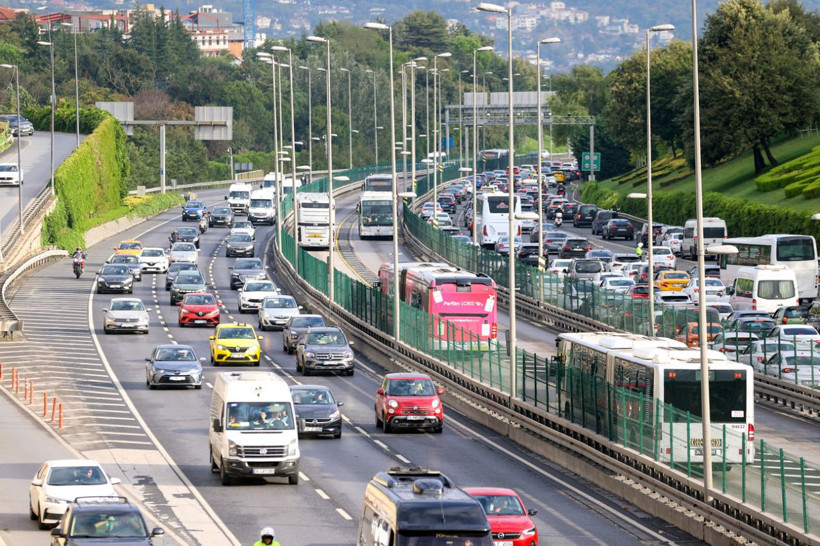 Okullar açıldı, İstanbul'da trafik yoğunluğu yüzde 70'e ulaştı - Resim: 6