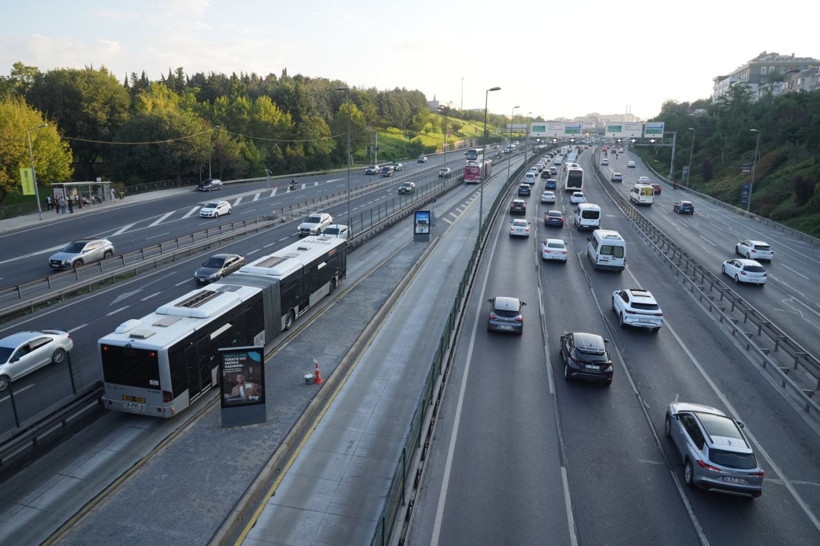Haftanın ikinci gününde İstanbul'da trafik yüzde 60'a ulaştı - Resim: 4