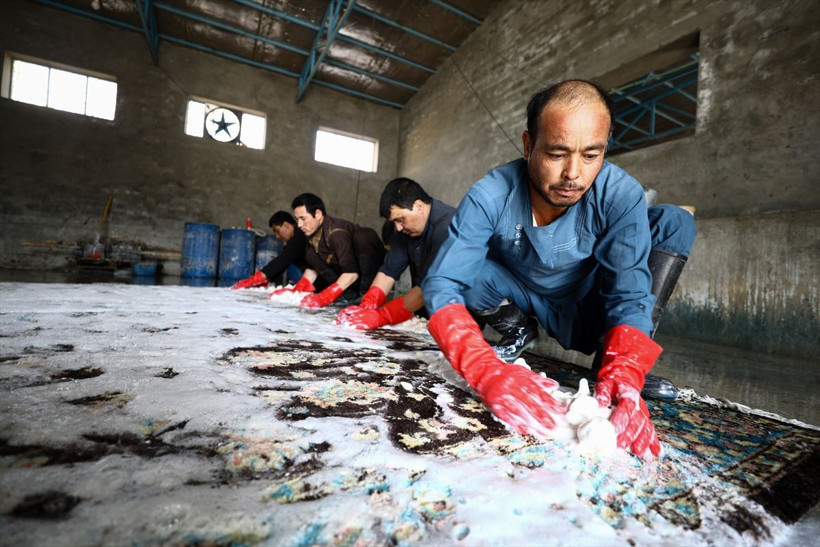 Dünya pazarına sunulan Afgan halısının üretim merkezleri arasında Türkiye de var - Resim: 8