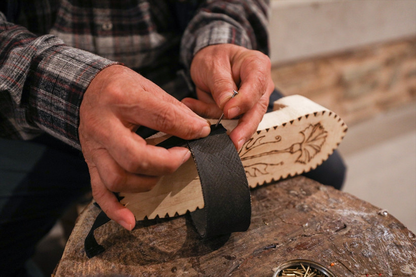 Tire'nin unutulmaya yüz tutan mesleği nalıncılık emekli ayakkabı ustası ile yaşıyor - Resim : 2