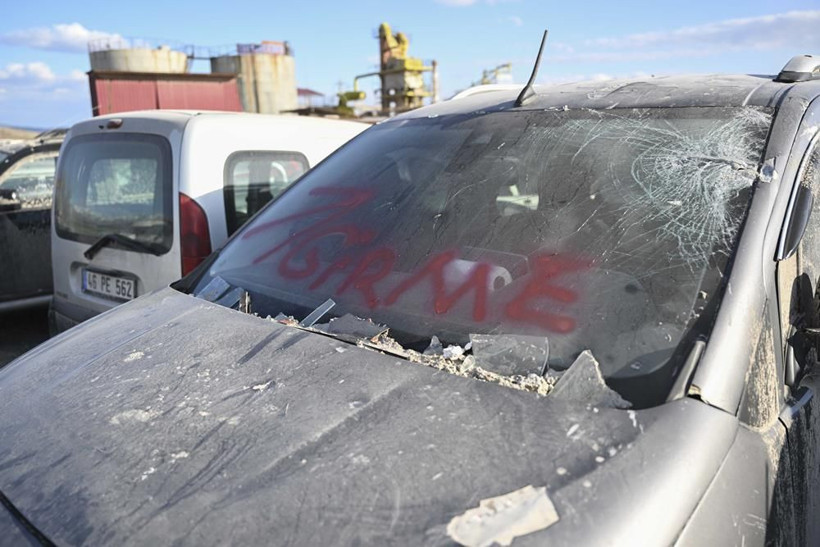 Depremzedeler nakit ihtiyacı için ağır hasarlı araçlarını satışa çıkarıyor - Resim: 9