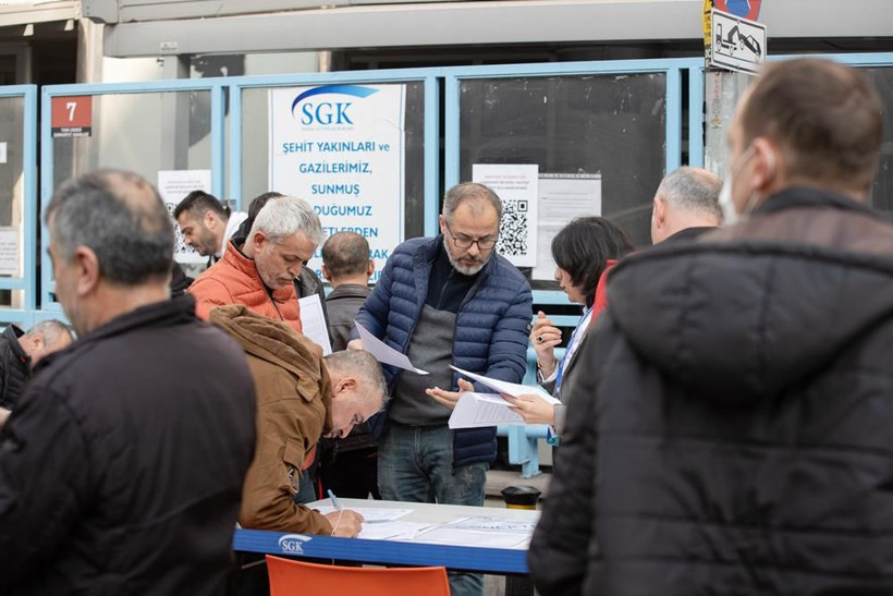 EYT başvuru süreci başladı: Uzun kuyruklar oluştu - Resim: 6