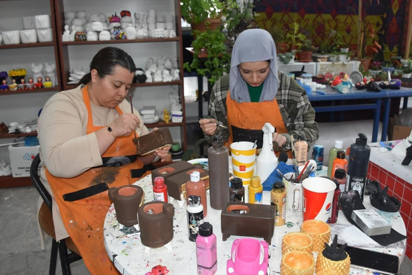 Anne kız taş döküm kursunda harikalar yaratıyor - Resim: 1