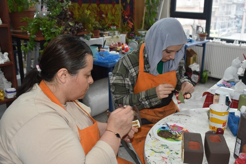 Anne kız taş döküm kursunda harikalar yaratıyor - Resim: 3