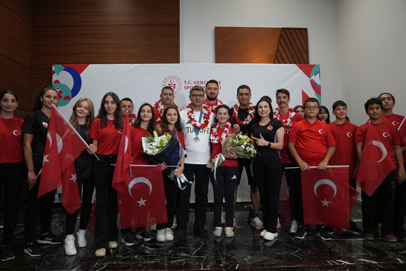 Yusuf Dikeç Türkiye'ye döndü, ayağının tozuyla hedefi çizdi: 2028'e kadar durmak yok - Resim: 17