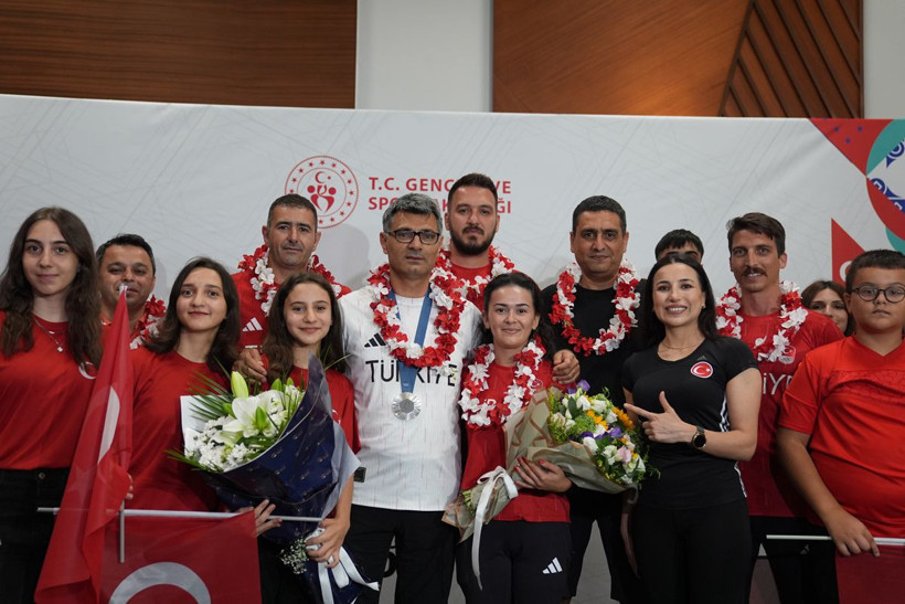 Yusuf Dikeç Türkiye'ye döndü, ayağının tozuyla hedefi çizdi: 2028'e kadar durmak yok - Resim: 18