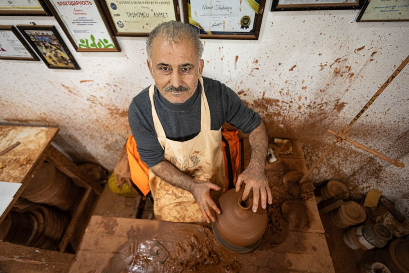 'Yaşayan insan hazinesi' seçildi! 46 yıllık Türk çömlekçi dünyaya usta yetiştiriyor - Resim: 7