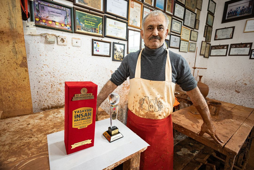 'Yaşayan insan hazinesi' seçildi! 46 yıllık Türk çömlekçi dünyaya usta yetiştiriyor - Resim: 2